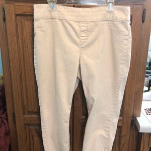 Chico’s capris. Elastic waist. Very comfortable. Size 2 (large/14).